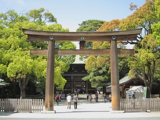Brama tori przed wejściem do Chramu Meiji 